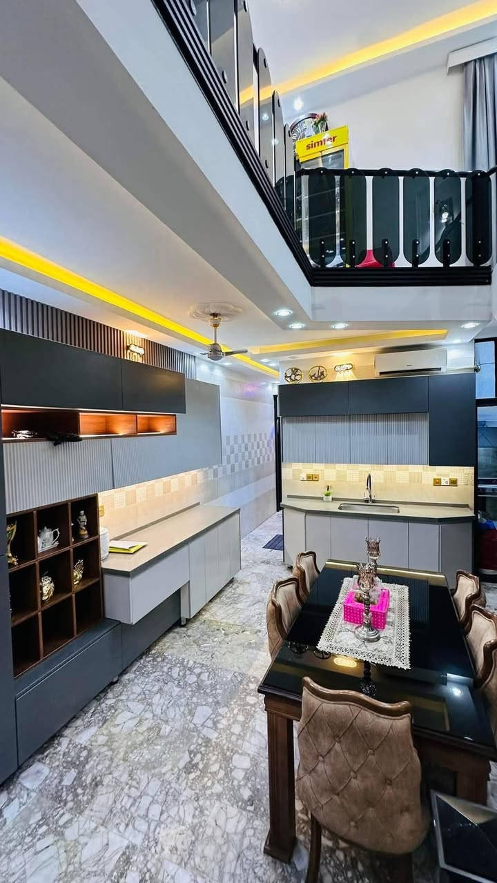 ١٠٠ متر #للبيع  
بناء حديث
الواجهة ٥
النزال ٢٠
عرض الشارع ٢٥
يحتوي على#استقبال #٤غرف #مطبخ #خدمات #بارك
الموقع 📍الشعب حي العقاري الثانيه قرب مدرسه التربيه(شارع عريض)
للأستفسار آكثر الأتصال على الأرقآم 
***********
***********
مكتب الأخوين للعقار والمقاولات العامة
