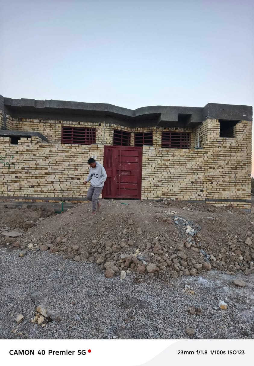 هيكل طابو  100 متر مربع ع شارع 15 متر بدايه شويلي تبعد عن شياع 50 متر بصف الركن يم المدرسه الصينيه ودائره الكهرباء رقم العقار2507
بناء طابوك وصب كونكريت درجه اولى ماء مجاري كهرباء 
النفاصيل ادخل خاص ادزلك فديو كامل تريد تجي تشوفه اتصل ***********
