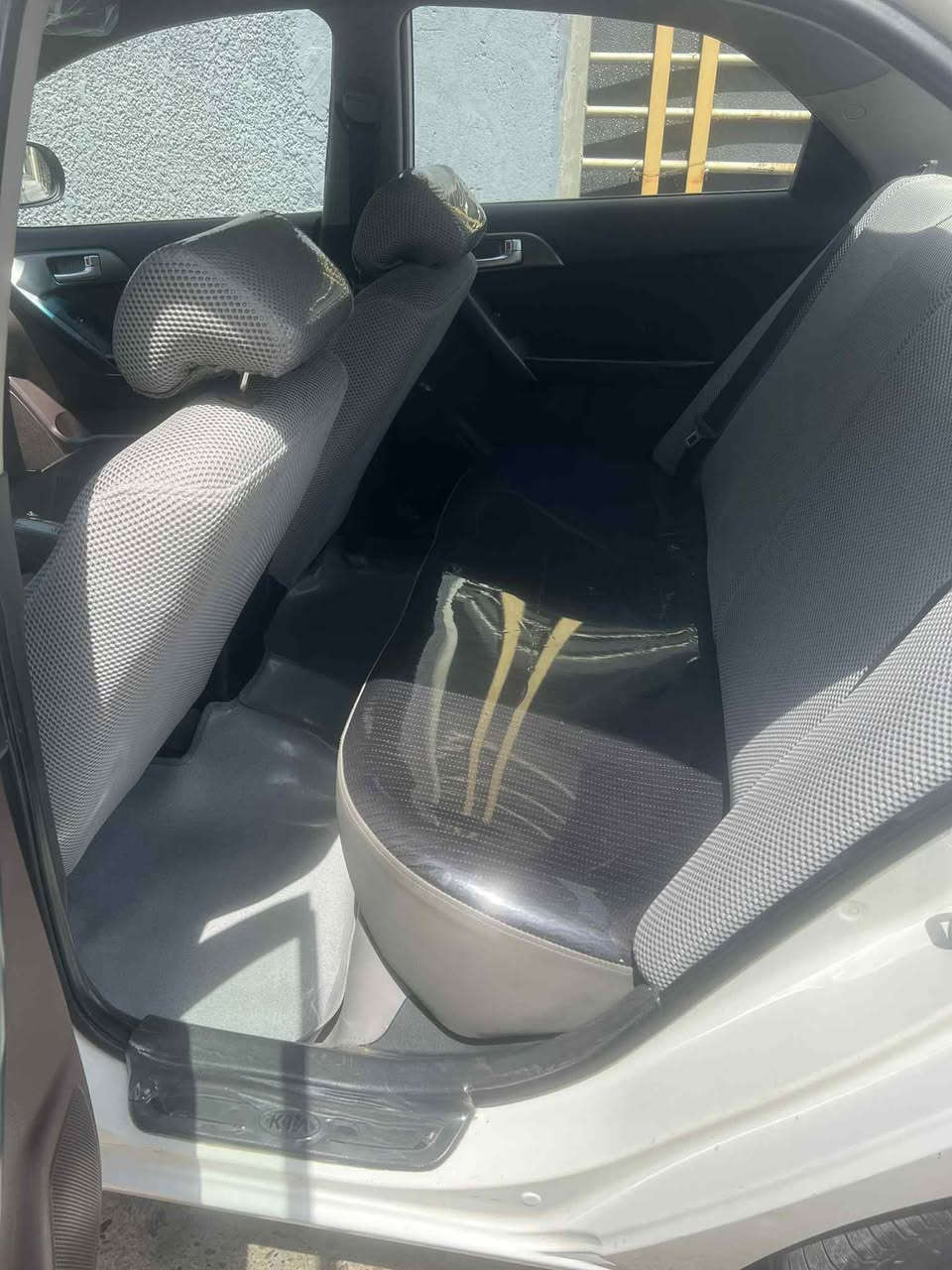 سلامو عليكم سياره كيه سيراتو موديل 10خليجي بيهه باب مبدل نفس الون وبيهه شويه بارد ومحولبه من فوك بس قليل الباقي كله مكفول تخم تير جديد السعر 100وبيهه مجال قليل مكان سياره بغداد بسمايه ***********
