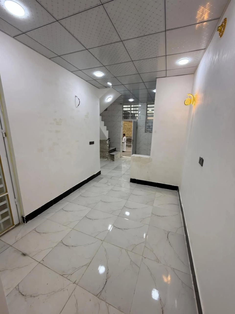 دار للايجار  (50 متر) شارع الصب عمود 321

السعر الايجار 200الف مقدمه شهرين 

يحتوي على طابق واحد

 غرفه   مطبخ   صاله    صحيات

خزان   سخان   ماطور. خط مولد 

ـــــــــــــــــــــــــــــــــــــــــــــــــــــ

دار بنضافه 100 بال،100

البيت جديد وغير مسكون 
للاستفسار اتصل ***********
