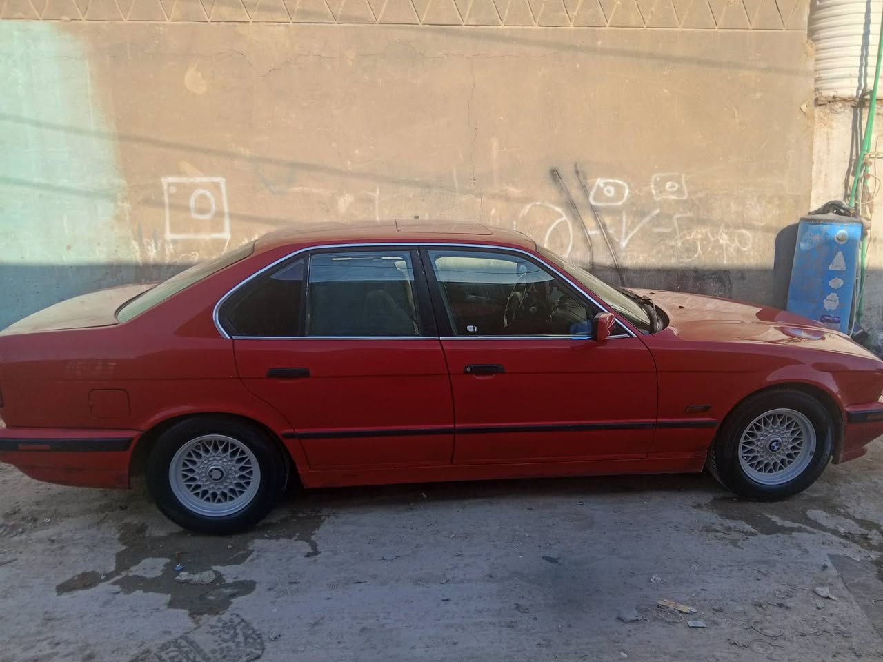 للبيع  بي ام 525  موديل 92 رقم اربيل وكاله تحويل حاضر سنويه ب 2024 منتهيه مكينه وكير وتبريد جدد شرط حداديه وره وكدام جديده مكفوله من ضربه وخياس تخم تأير ويل خليه جدد كهربائيات شغاله سلايت شغال مكان بابل لسعر 55 بيها مجال ***********
