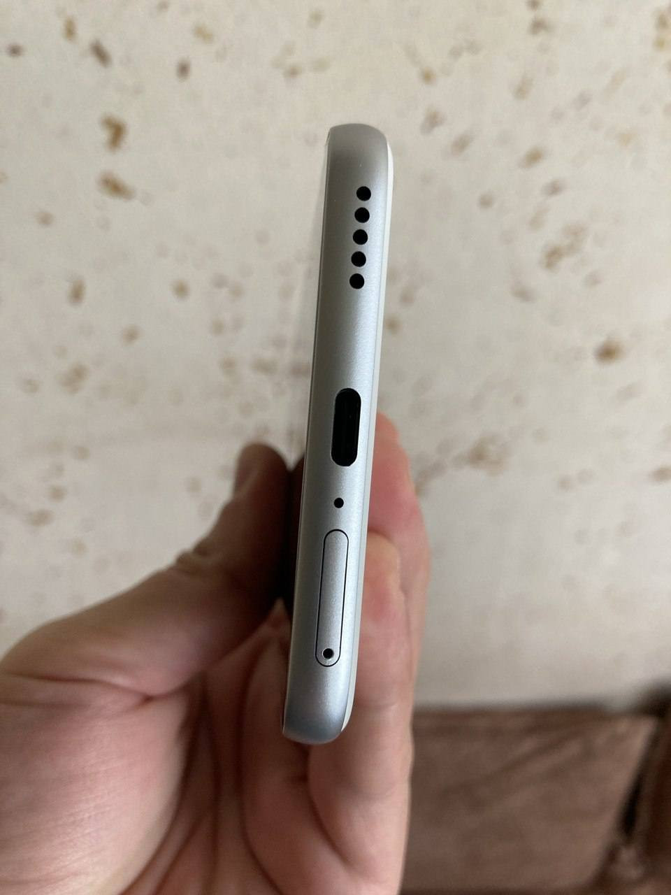 اونر X9c سمارت .. بسعر 290
ذاكرة 256 رام 24 
شرط ممفتوح ضد الماي 💧
استخدام قليل جداً جداً


**إذا كنت صاحب هذا الإعلان وتريد حذفه لأي سبب، رجاءا أرسل رسالة إلى الدعم الفني**