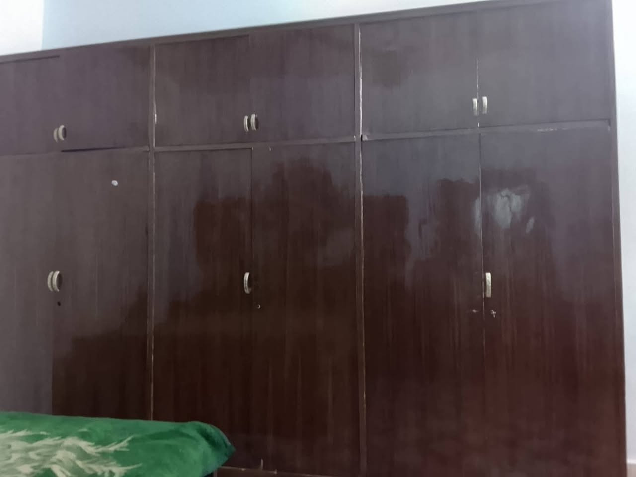 للبيع غرفه خشب صاج سعر ٦٥٠ طبلات ٥٠ تخم مقاعد عشر ٢٥٠ وعنوان الشهداء بالقرب من جامع المرسلين رقم *********** للإستفسار
