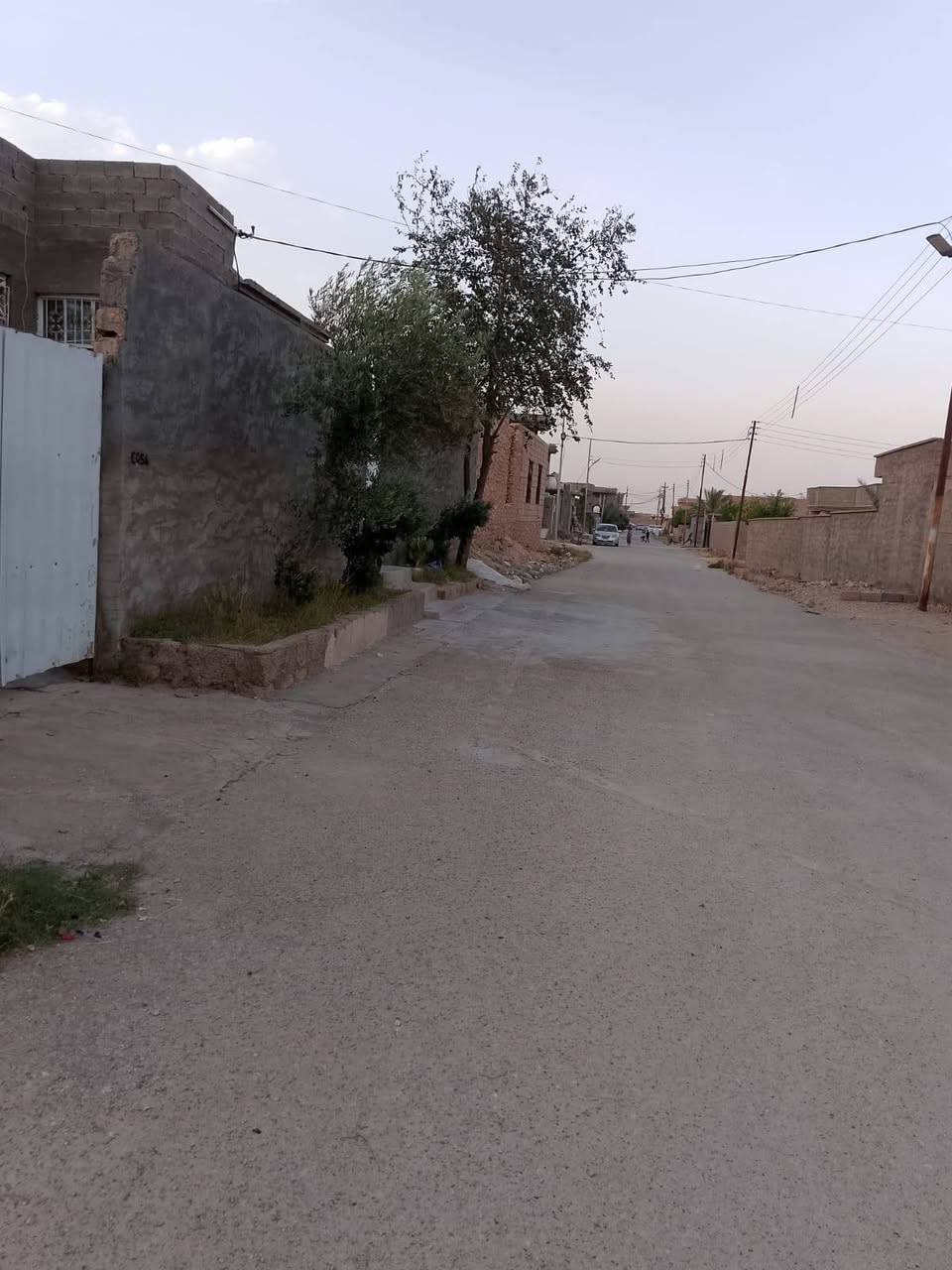 السلام عليكم
دار للبيع  مع قطعة أرض مسيجة في حديثة حي السبحاني( رقم) مورج معاملة لغرض التسجيل
مساحة الدار:400م
ومساحة القطعة :530م
يتكون الدار من طابق واحد
غرفتين نوم
هول
وديوان
وصاله
ومطبخ
وصحيات داخليه و خارجية
السعر خاص
للاستفسار الاتصال على الرقم
***********
