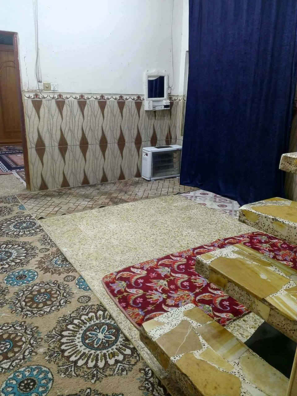 السلام عليكم بيت طابق الأول غرفه وصاله وستقبال ومطبخ وطابق ثاني نص بي بس غرفه وصاله شلون مغزن العنوان علوه فحل شارع مغزن موز يم فلل تواصل علئ الرقم ***********
