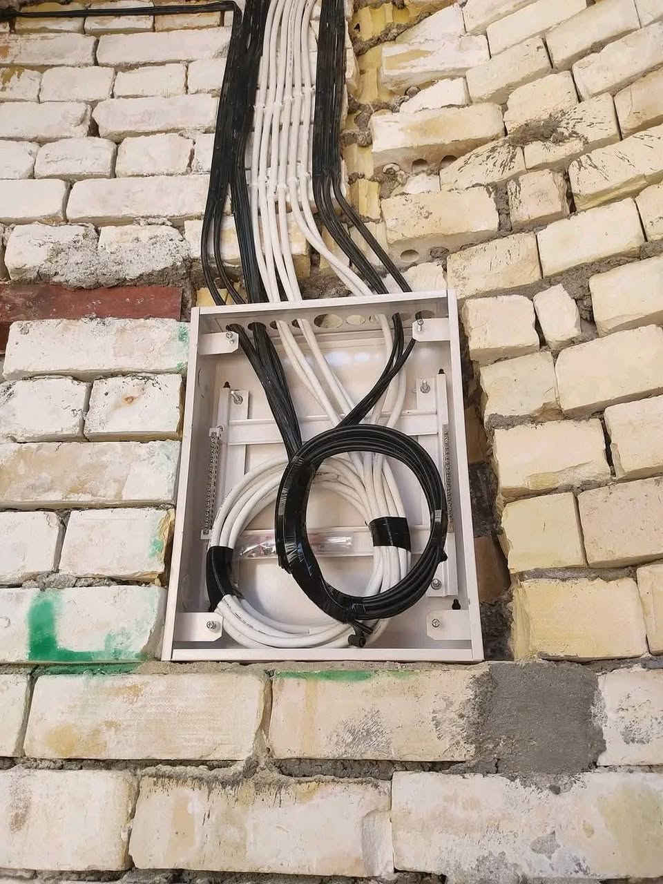 تأسيس كهرباء 
السلام عليكــم 
عبد الامير للتأسيسات الكهربائية 
بوري _ سيمنز 
منظومــة انترنيـت
منظومــة ستلايــت 
منظومه كامرات
للاستفسار وتساب ***********
