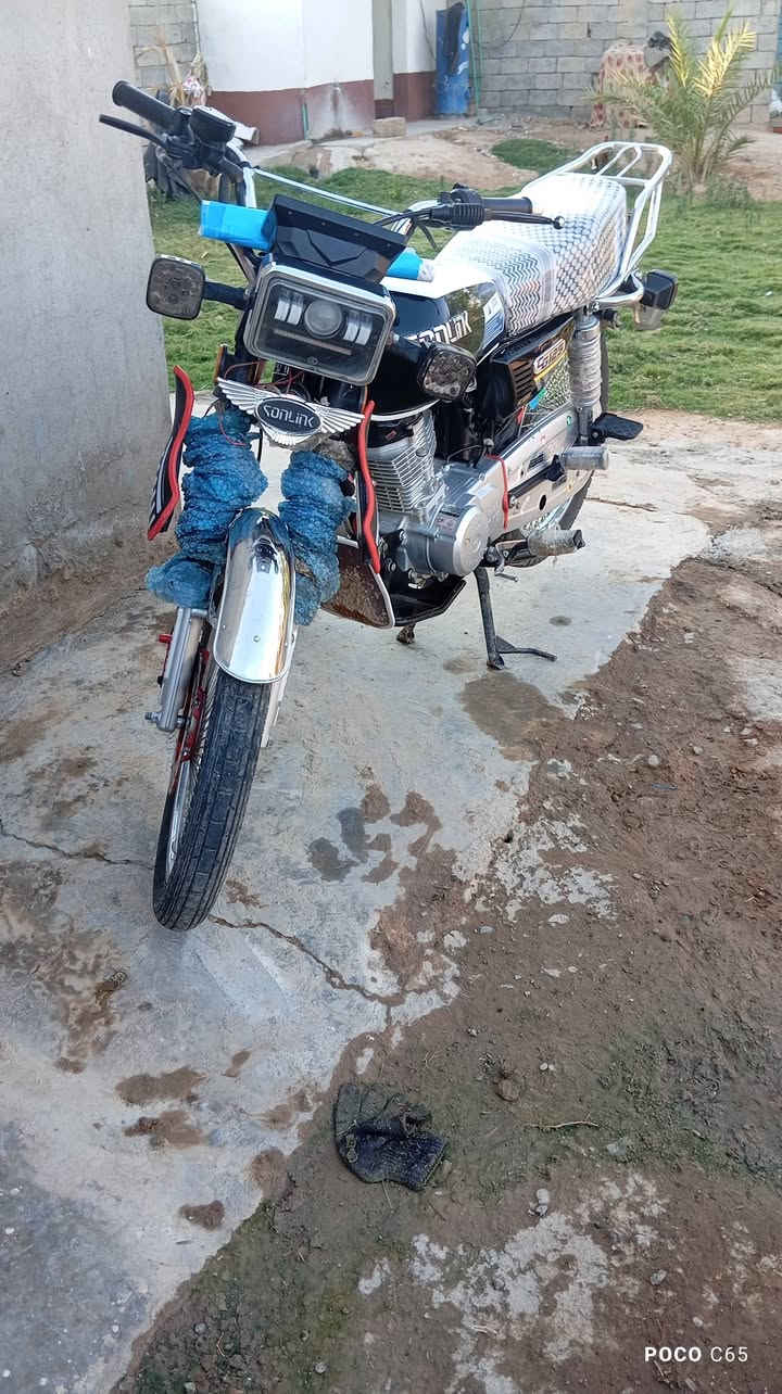 سلام عليكم عندي دراجه البيع موديل 2025نضيفه شرط مكينه خير من الله كله شقال مكان  جلولاء باهيزه بس شاشه واكفه فقط ورايدهه 600 بي مجال لطيبين عل ماسنجرر مافتح. قليل وهذه رقم  ‏‪0772 615 2031‬‏
