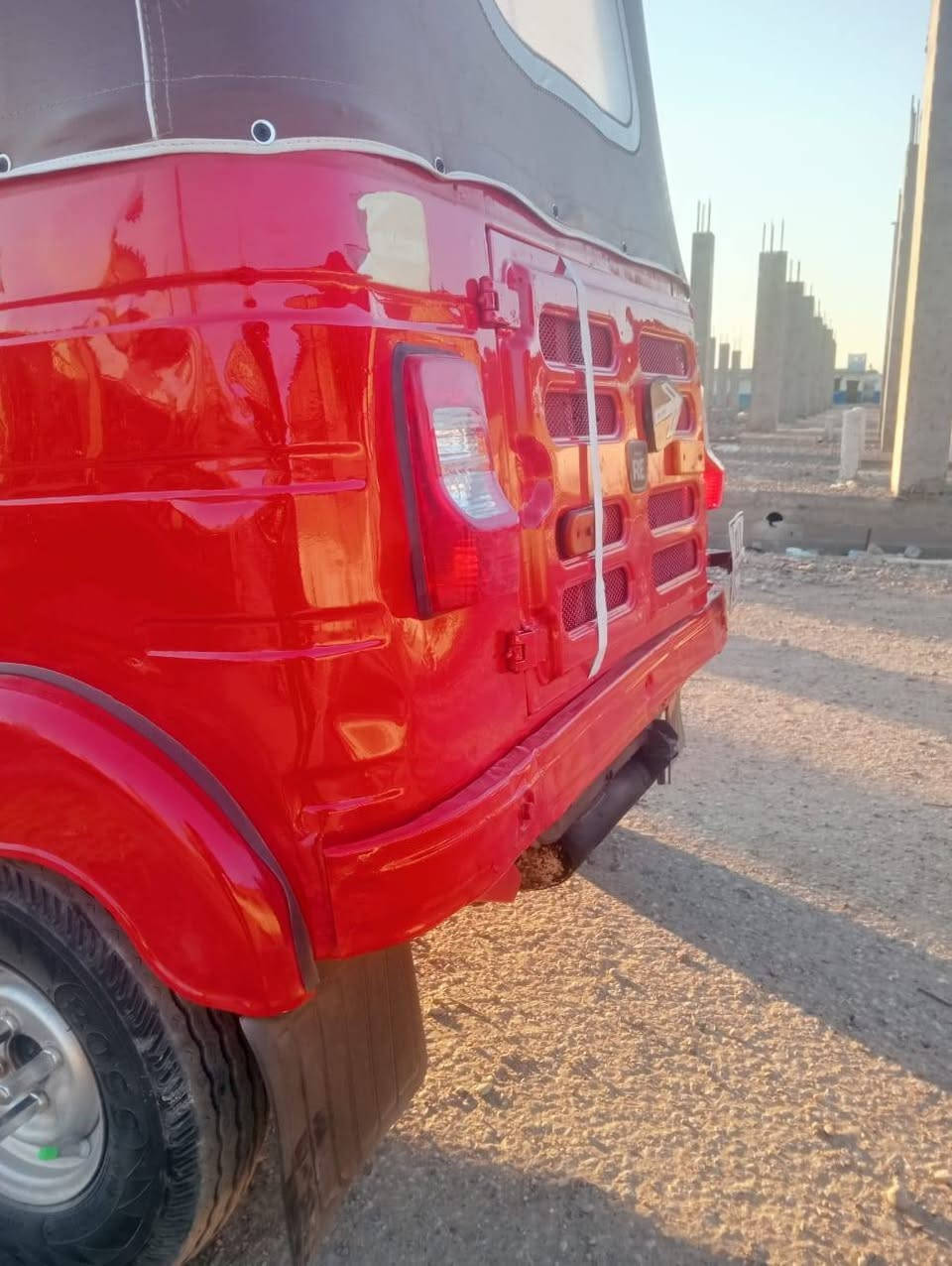 للبيع موديل 17 رقم وسنويه شرط التحويل مكاني بغداد ارشاد السعر 4300 وبيها مجال شي قليل التكتك كبل لشارع ***********
