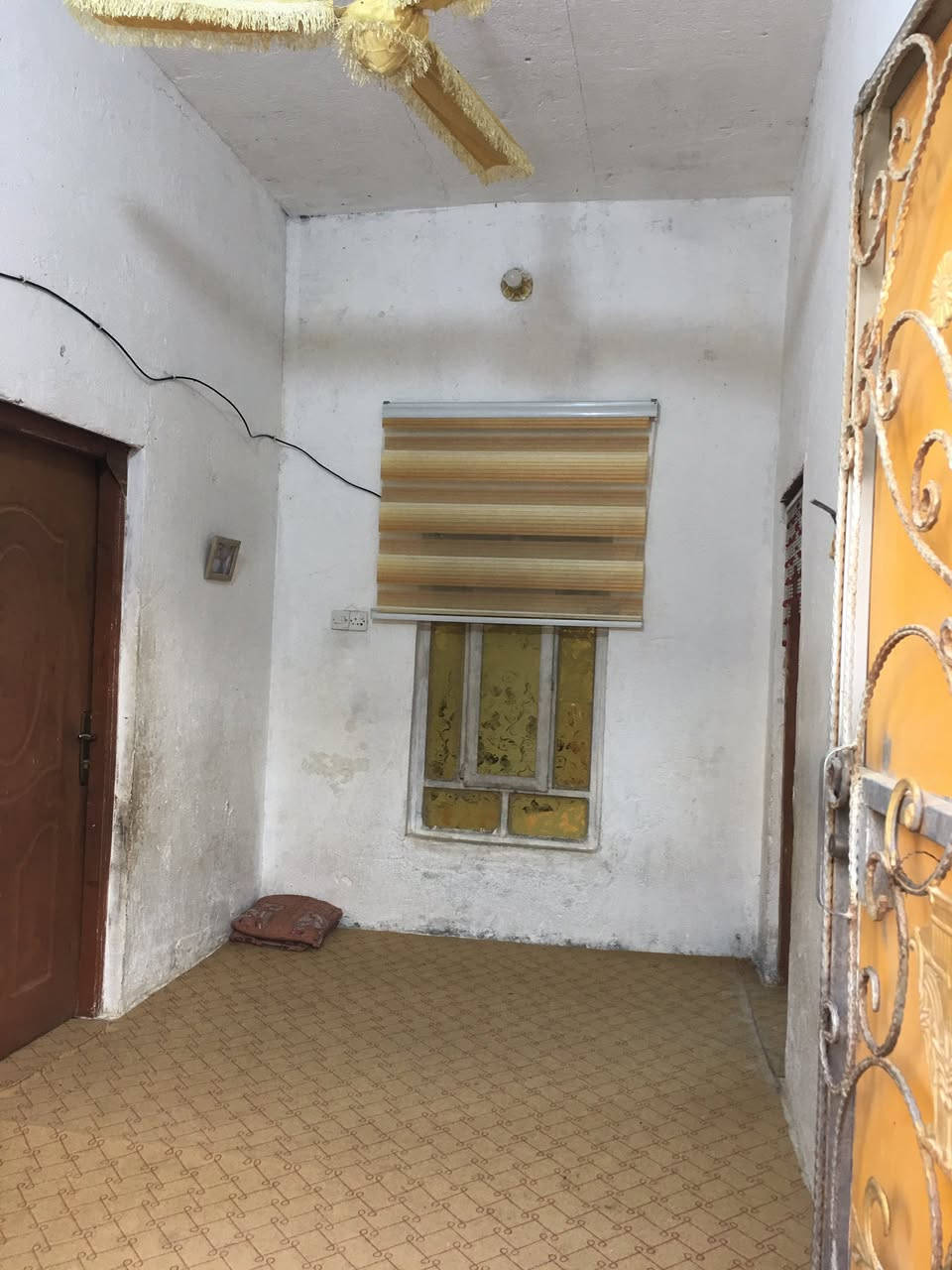 السلام عليكم بيت مساحه 80 متر بلسبل قريب عل مدرسه قريب عل مجاري عوزه ملاحظات وسعره مناسب وصل طابو بي ***********
