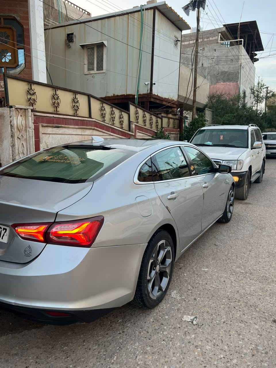 سلام عليكم ماليبو موديل 21 lt2
سياره تبريد تدفئه وكشنات تدفئه بانور راما بصمه ابواب وبصمه تشغيل لسياره حلوه رقم اربيل مكان السياره بصره / جبيله سياره حادث صطحي موضح بل صور وسونارها موجود 
السعر ١١٠ وبيها مجال***********
