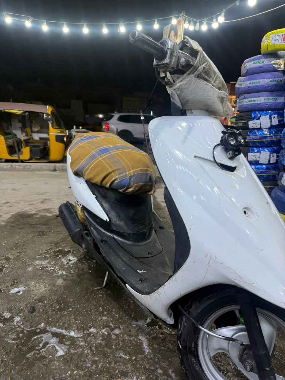 دراجه عصفوريه مجفته جديد كفرات نضيفه كابريتر وشوته جدد تايرات جديد وياله جدد هم زنون بومه بريكات بل مكان الامامي دسك سلف بس الدكمه مكسوره وهند واحد تشتغل السعر 250 وبيهة مجال مكاني البلديات ***********
