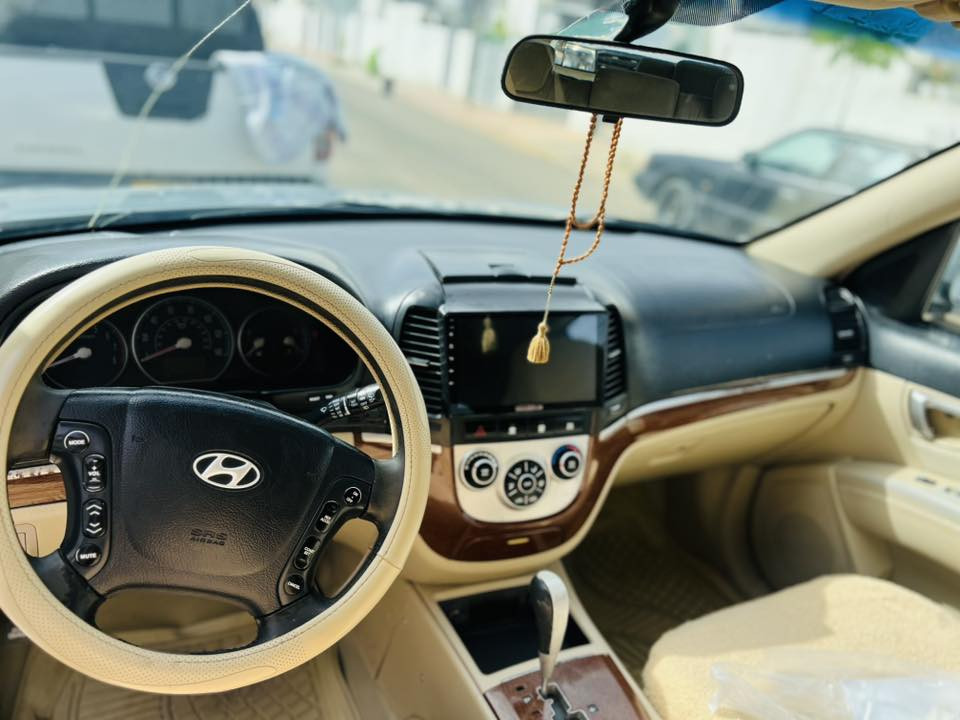 سلاوی خوای گەورەتان لێبێت
هۆندای سنتافی2007
ئام بلاستیک دهۆک
تەبریت بەس غازی نوقسانە
تەنها جاملخیکی پێشەوەی پێوەیەتی لای سەکن 
سەیارەیەکی تابلیی جوانە ماشاءالله 
بۆنرخ پەیوەندی بەم ژمارەوە بکەن 
***********یان ***********
