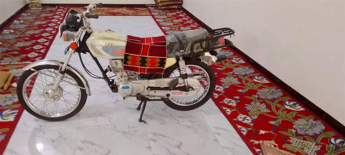 سلام عليكم شباب دراجه مديل 26شاصي سكنر وتعمير كله شلامجه مختم أصلي جديد دراجه نضيفه وماعيزه برقي وسعر 725وبيه مجال قليل وشراي بي خير ويدلل اتصال علا هاذ رقم***********
