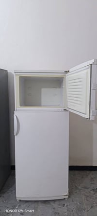 ثلاجه نظيفه كلش شرط التجميد حجم ٢٤ قدم كلش جببره بس بيها مشكله زغيره ت...