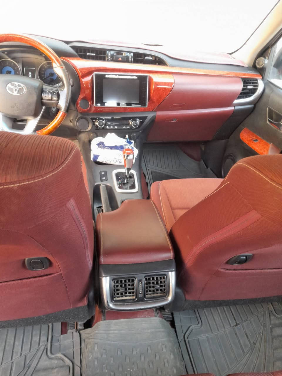 هاي لوكس موديل ١٩ كويتي اوتوماتيك رقم واسط السعر ٢٤٠ هاتف ***********
