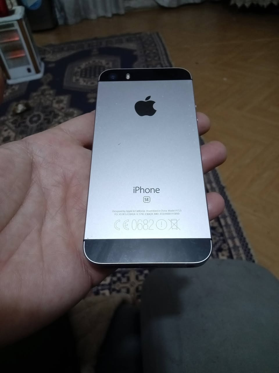 ايفون 5SE جهاز مكفول شخط مابي نموذج M بطاريه 85 جهاز على وضع الشركه مامفتوح كله شغال بصمه اتصال كامرات اي خلل مابي السعر 95 العنوان الدوره 
***********
