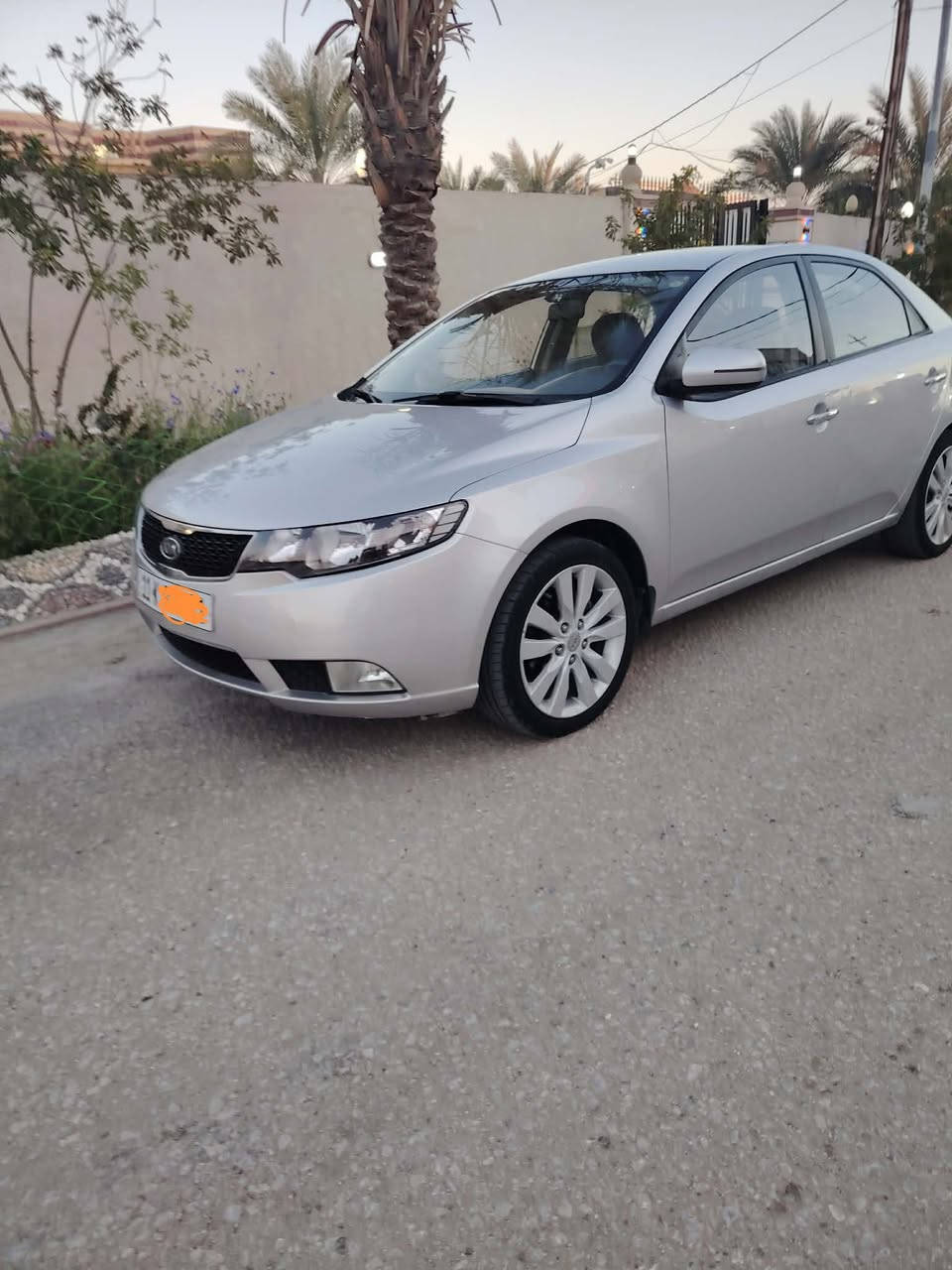 سلام عليكم مرخصت لادمن سيراتو 2012  رقم بغداد دولي بسمي خليجي مكفوله من الصبغ بيه بارد الباب الوره السايق مكينه 1600 مامفتوحه تخم تاير باتري جديد السياره ماشيه 157 
السعر 103 
مكان سياره بابل قرب تقاطع السده 

***********
