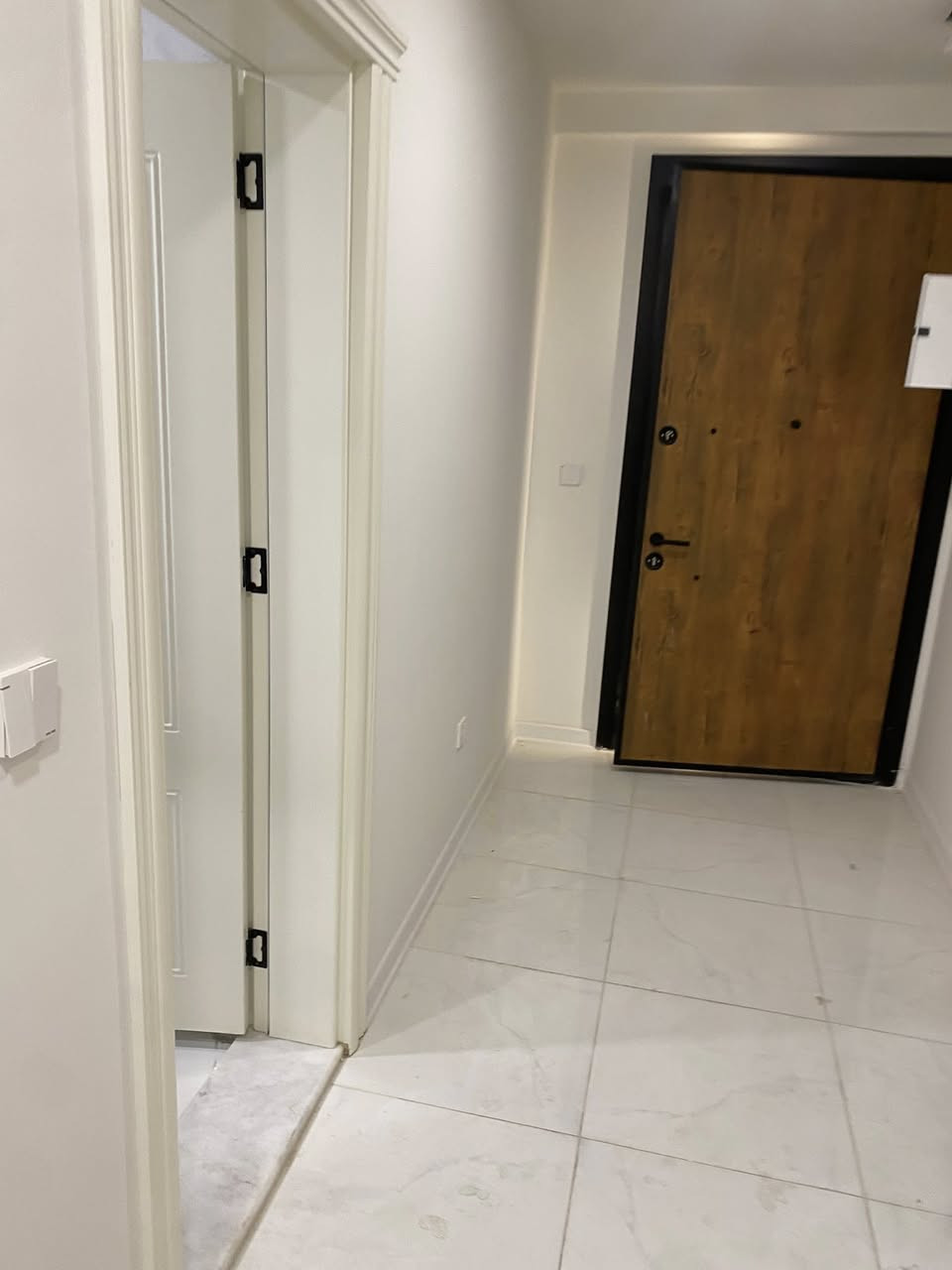 شقة للبيع في مجمع الروان  السكني 

إطلاله على كليه الرشيد 
بناية R05 
السعر ٣٣٠ مليون قفل كاش  
حاليا مؤجره ب ١٣٠٠،٠٠٠
تحب تبقي  الموجر اوًتحب يطلع ف يطلع ب اقل من شهر 

***********
