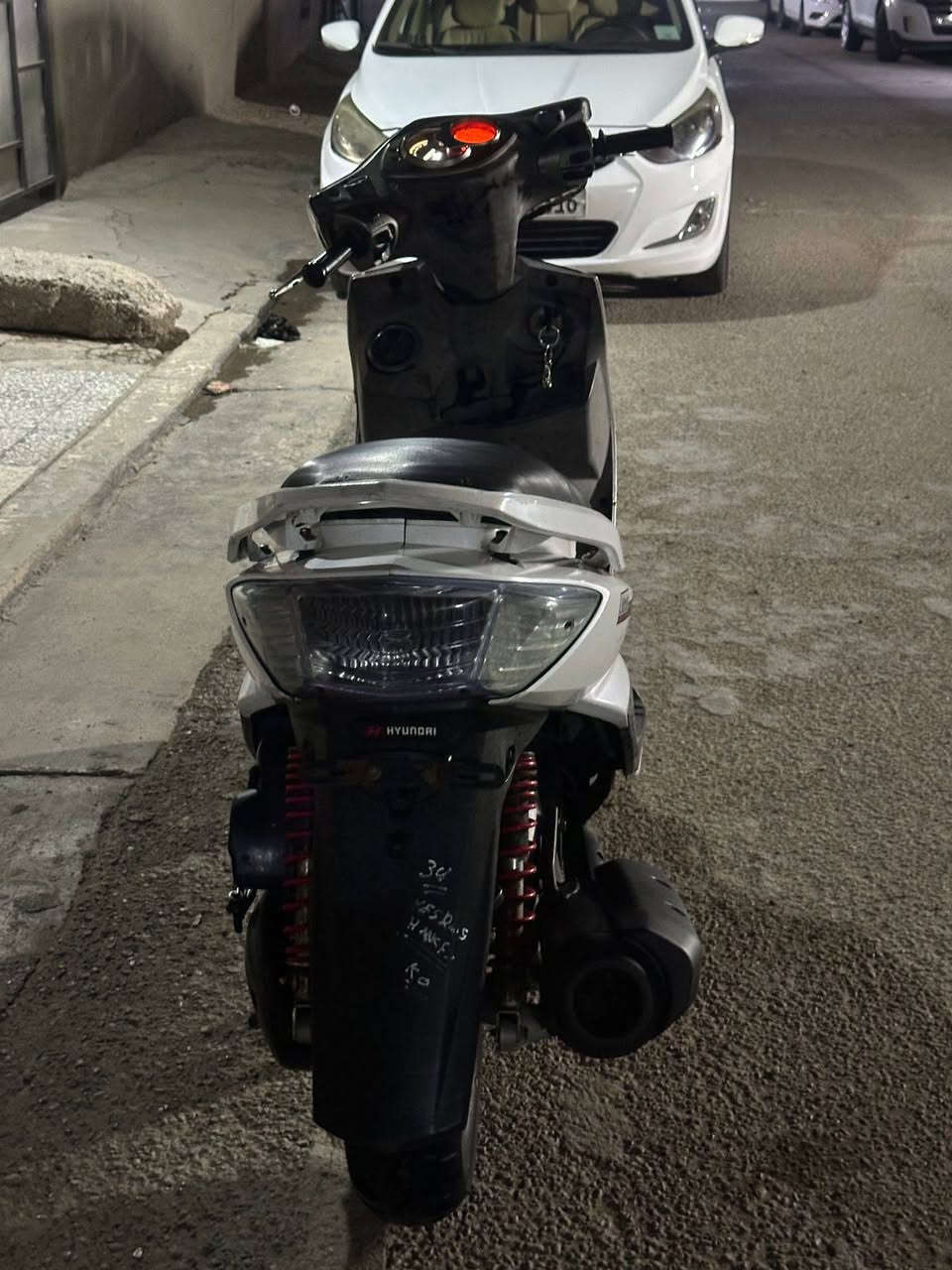 سلام عليكم دراجة سكنس فحل كابريتر دراجة كلشي ما ناقصها صوتها ناعم شلعة ومعدل بيها ملفيز كهربائيات كلها شغالة الدراجة كاملة من كل النواحي  المكان بغداد البياع  الرقم *********** ( السعر 700 بيها مجال )
