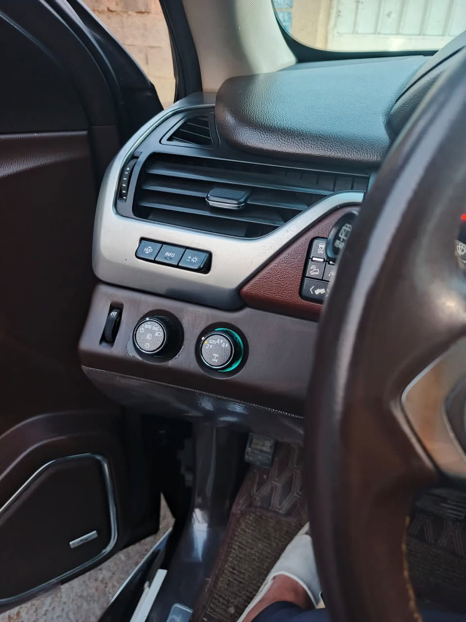 سلام عليكم شوفروليت تاهو خليجيةمكفولة كفالةعامةمغلفةppfماشية90الف سيارة جديدةالسعر43500$التفاصيل اكثر
***********
