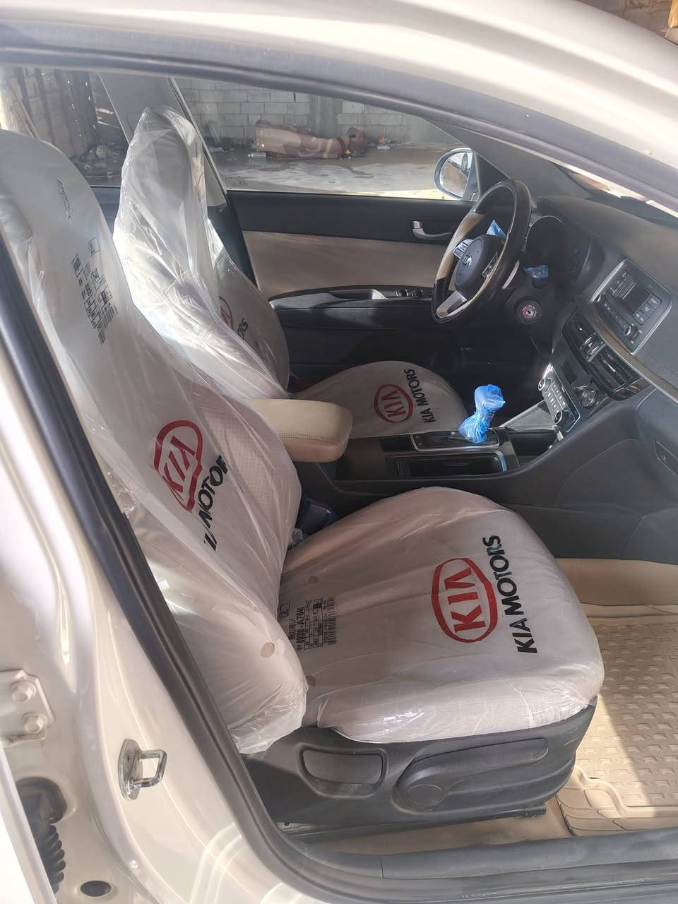 السلام عليكم كيا اوبتما موديل ١٩خليجي محرك ٢٠٠٠ماشيه ٦٠كفالة عامه سياره جديده معه الكلمه رقم بغداد انجليزي مكان ديوانيه ***********
