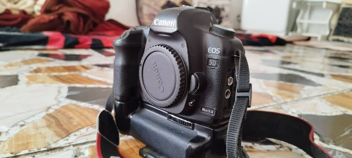 كامره كانون 5D فول فريم
نضافه فول مع كامل ملحقات 

عدسه

. قبقات. 

بطاريات ٢

حزام كتف

گريب 

رام 

للاستفسار ***********

المكان ذي قار. الشطره

