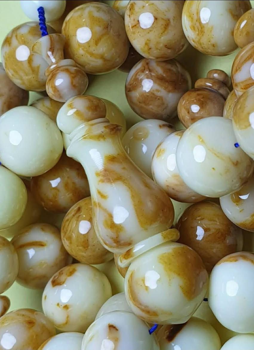 من مقابض معرقة منمشة لاحظ جمال وفرق التغليف بين الماضي والحاضر خلال ٤ سنوات 
57 خرزة / 71 غرام / 11.85 × 11.25 ملي / كبوس سبير / خراطة المبدع حسن الجوكر 
السعر 400 دولار


**إذا كنت صاحب هذا الإعلان وتريد حذفه لأي سبب، رجاءا أرسل رسالة إلى الدعم الفني**