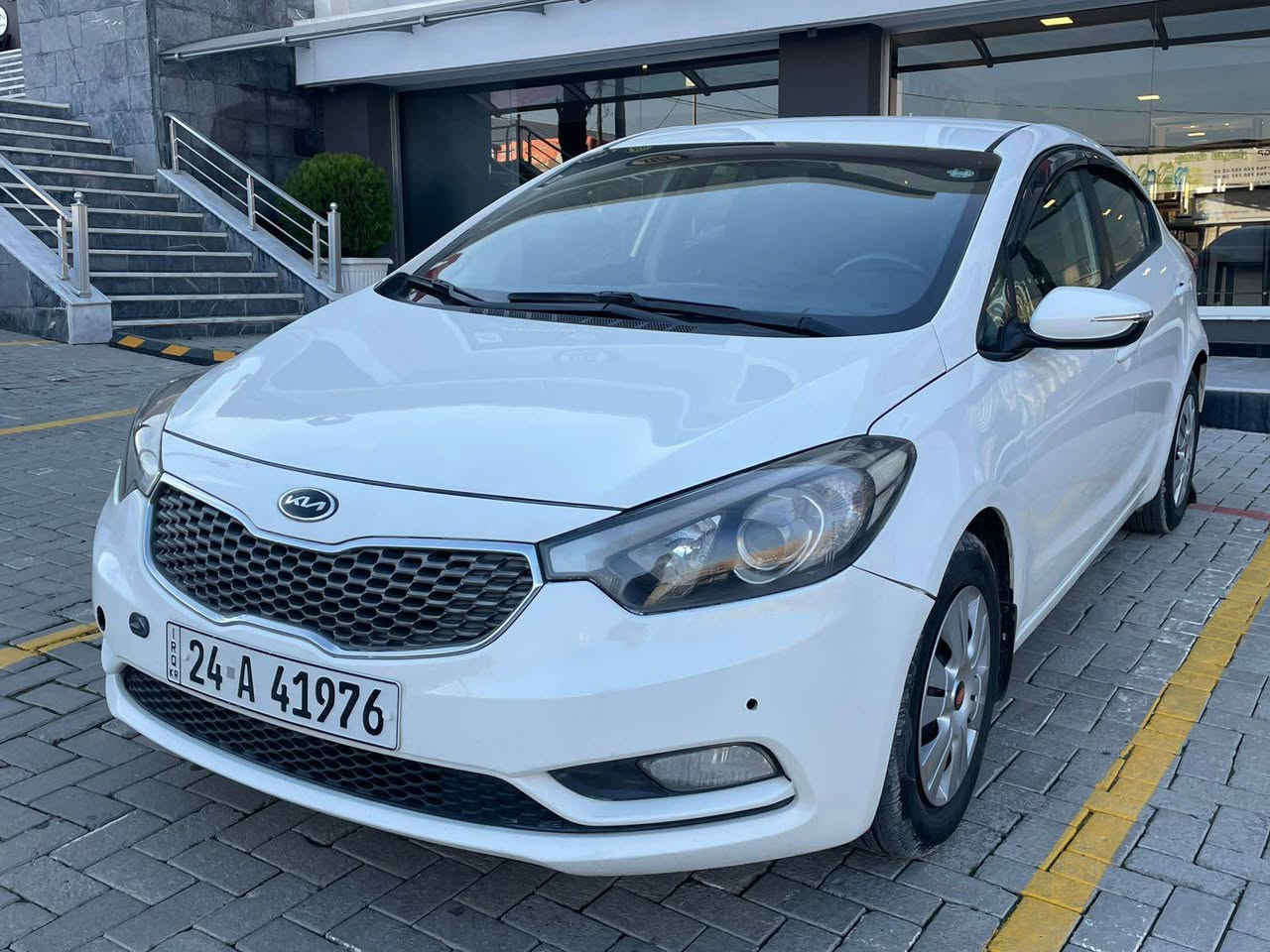 للبيع نقداً… كيا سيراتو موديل ٢٠١٣… محرك ٤ دوش… كير اوتو… رقم وسنوية جدد… بيهه جاملغ ونص بنيد صبغ بدون دواخل وهلال خلفي حسبة شبر هم صبغ شرط بدون ضربة… السيارة جاهزة ومابيهه ولا نقص… المكان دهوك… السعر ١٠٩ ومجال…. للاستفسار 
***********
*********** دهوك, العراق
