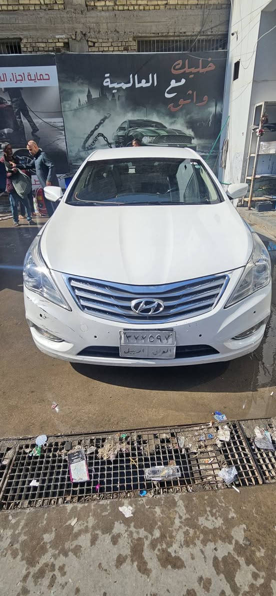 السلام عليكم
هونداي ازيرا موديل 2015 خليجي 
مكينه 3000 كير كله تمام 
بدي مكفول باستثناء الجاملق الايمن بارد والبنيد شبر جهة اليمين صبغ كله موثق ومصور عندي
رقم اربيل وكالة باسمي هزه سنويه منتهية بال2025
نص فول مواصفات بصمه ابواب 
بصمه تشغيل انا رابطها اصلية و ترحيب عند الاقتراب
اشاير مري مري شفط بانوراما 
استيرن كهرباء قطعتين تبريد ثلج
تدفئه شاشه اعطال تحكم ستيرن
كشنات نص جلد بدون اي عيب كهرباء+ / برده خلفيه 
كهرباء+ برادت ابواب خلفي 
حساسات خلفي 
زنون كامله اصلي عالي ناصي +
بلوجترات ابيض
شاشه  كبيرة + كامره خلفيه مع كامره 
صدر امامي خلفي كله تمام
وبعد بيها مواصفات للبيع 
مكاني بصرة السعر ١٢٠$
وبيها مجال بسيط 
***********
