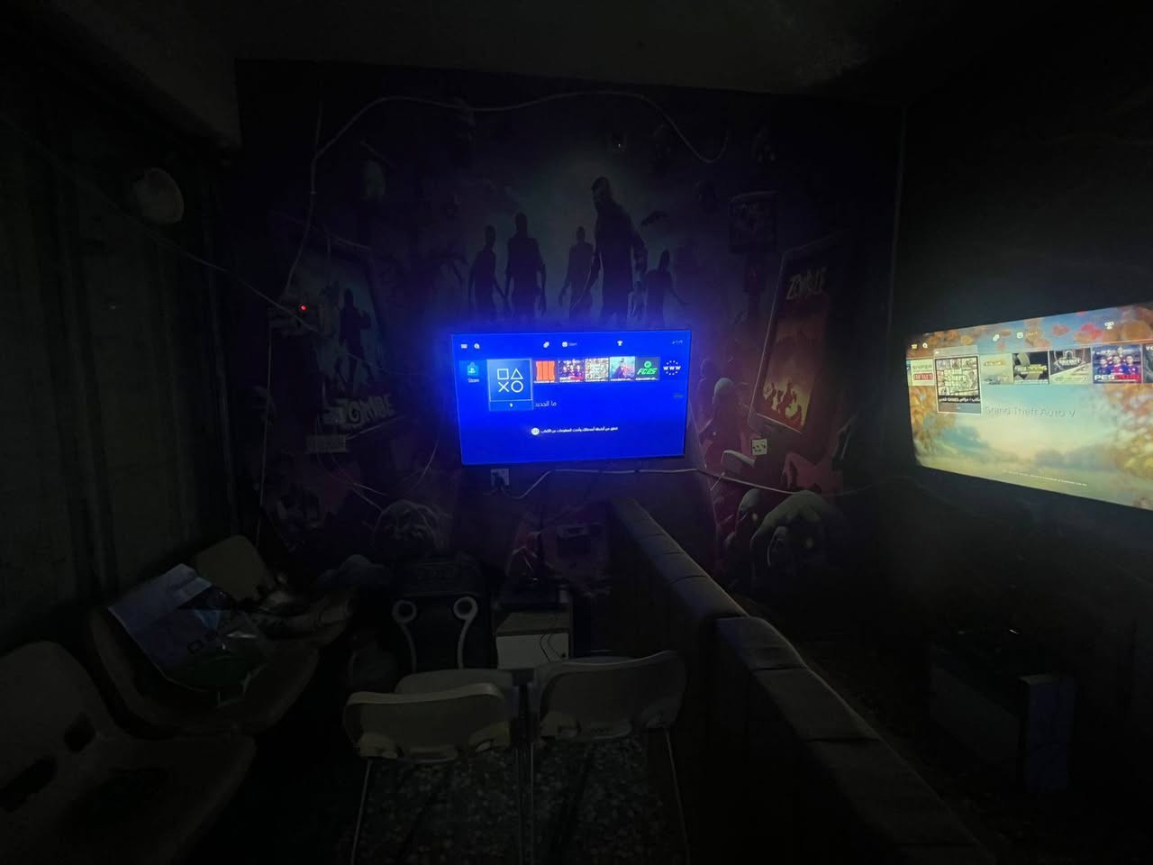 للبيع محتويات صالة ألعاب كاملة بسعر مناسب ✨🎮
5 أجهزة بلايستيشن 4 سلم

4 أجهزة سعة 1 تيرا

جهاز 1 نص تيرا

جهاز 1 برو تيرا

7 شاشات
• 6 حجم 50
• وحدة مل كامرات

عدد الايدات 19

كراسي عدد 17

تخم قنفات كامل

مولد

خط سحب

يوباس يشغل جميع الأجهزة

مبردتين عدد 2 ❄️

📍 الموقع: بغداد / مدينة الصدر / الشيشان / شارع المدارس
القاعه الوحيدة بشارع المدارس

سبب البيع:
الله شاهد على كلامي، أخوي جان وياي بالصالة وتعين بالعقود، وأخويه الثاني بعده صغير، واني وحدي ما أكدر أتحمل الشغل والهوسة وحدي، لذلك قررت أبيعها.

البيع للمشتري الجاد فقط 🙏
للاستفسار مراسلة خاص. ***********
