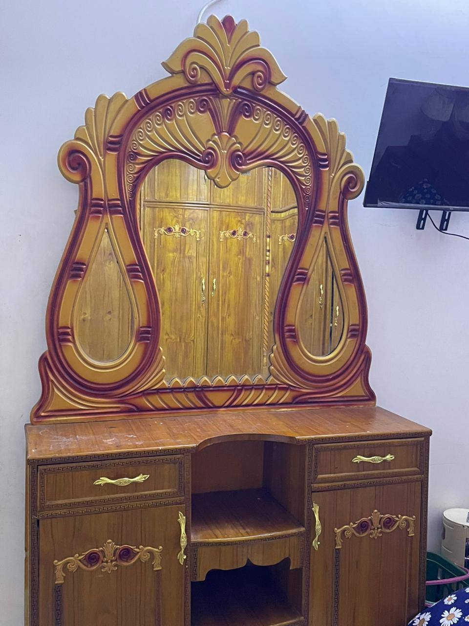 السلام عليكم غرفه أخشاب نظيفه ٩٠ بل ميه الشراي اتصال على الرقم ***********
