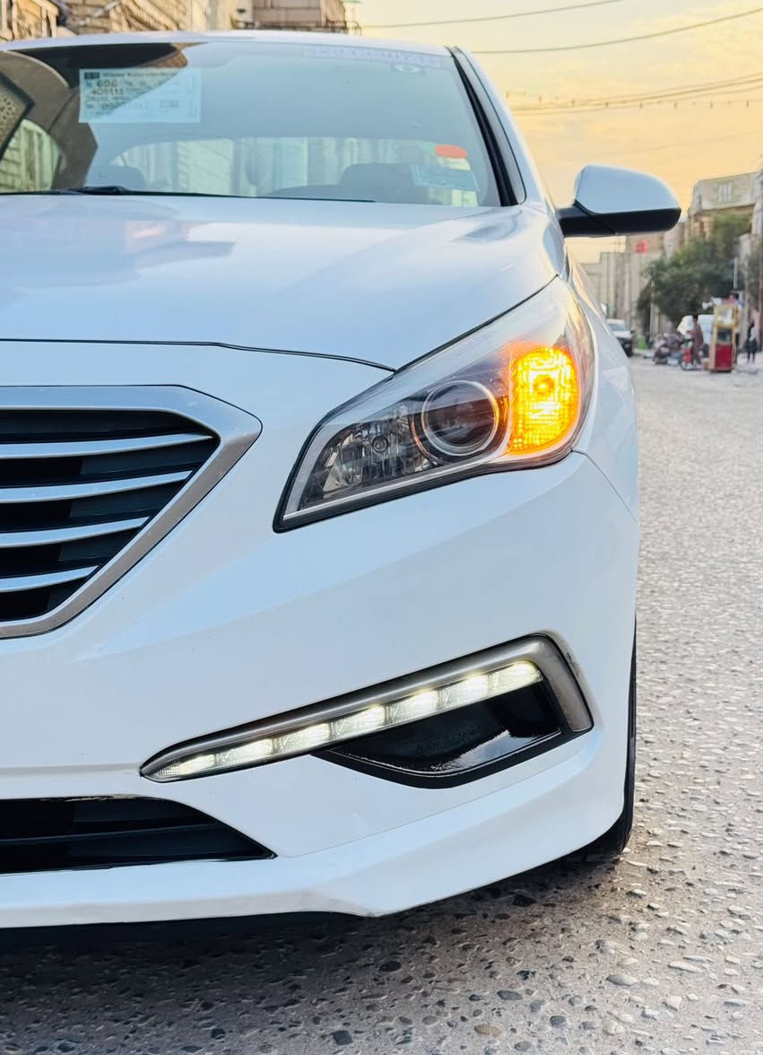 السلام عليكم ورحمه الله
هونداي سوناته 2015 وارد امريكي محرك 2400 شرط مامفتوح بأسمي شخصياً هزه وسنويه ولوحات جديده 
بيه صبغ هلال خلفي وباب والباقي مكفول ضربه وصبغ وتبديل وبارد بجم كبس الشركه بدون ارباك مواصفات نص فول السياره جديده جداً وجاهزه كير ومحرك وتبريد تدفئه حداديه شرط الفحص السعر 117 للاستفسار *********** مكاني ناصريه شارع بغداد
