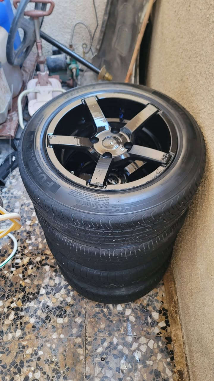 من رخصه الادمن الغالي 

بك لايت لد تجاري اصلي 75 الف
بك لايت تفصيخ 50 الف 
فتحت بنيد 10 الف 
مري شفط اصلي تفصيخ 50 الف 
ويل كب فوسنك هوه والتايرات ثنين جدد وثنين نص عمر 250 الف 
بطاين تفصيخ 60 الف 

***********
