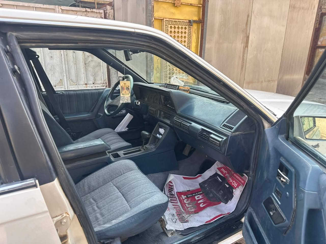 السلام عليكم سيارة اولدز موديل 1990
مكينة 3100 بغداد بسمي ما ناقصهة شي سعرهة 46 رقم الهاتف ***********
