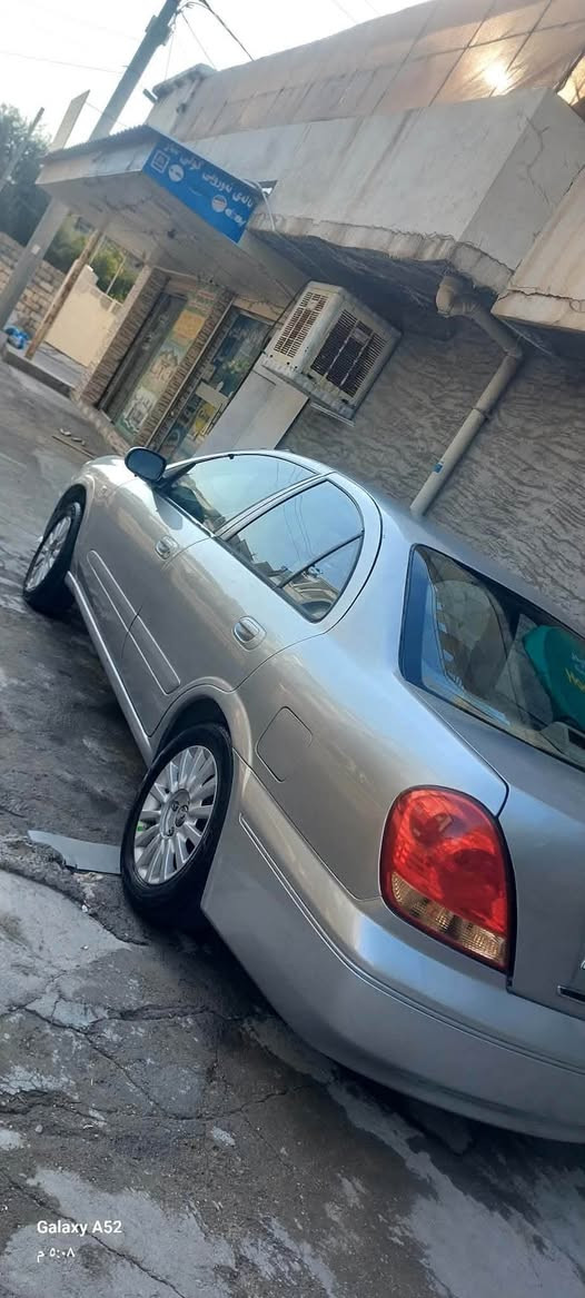 نیسان صەنی 
مۆدیل ٢٠٠٤ 
تەکسی بوە کراوەتەوە بە خسوسی 
رەقەمی سپی یە 
ناو زەرد 
گێڕ عادیە 
تەقە و رەقەی نیە 
کلاج و عەینەی لۆکە 
مەکینە و گێڕی بە شەرت 
تەبریدی مەزبوتە 
سەنەوی تا ٢٠٣٠ تازەیە 
مالی دۆستە
مەسرەفی تیا نیە
یەک قرچی دواوەی هەیە   
سعری  ٥٧ گەڵایە و کەمێک معامەلەیە مشتەری نیت تەلەفون مەکە 
*********** السليمانية, العراق
