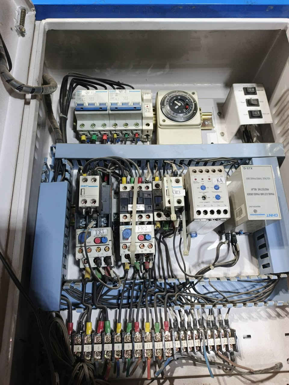 سلام عليكم لبيع جهاز تجميد وتبريد طن 7.5 جهاز نضافة عالية جدا عنواني بغداد الستفسار *********** وتساب
