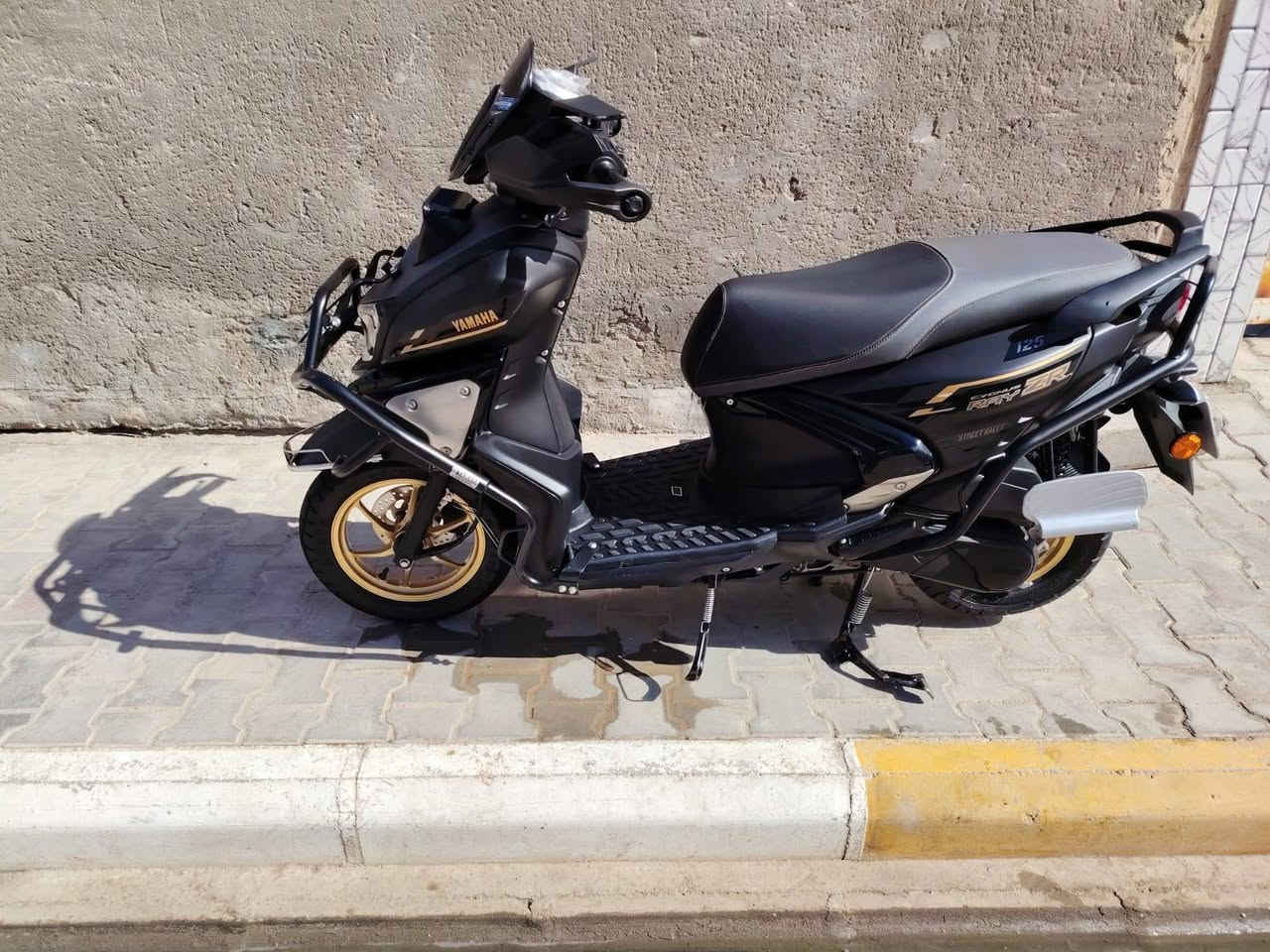 سلام عليكم
ZR25
فول تزويد كامله درع.. هوايات جاملق خلفي ارضيه درع جاملق امامي دوسه تعليك مري قلاب 
مرقم مثنى بسمي لوحتين نكليزي لحد 2030سنويه تقره 21لان مبدل شاصي دراجه كفاله عامه ماشيه اقل 2000بوضع شركه سعر 3500قفل قفل
***********
