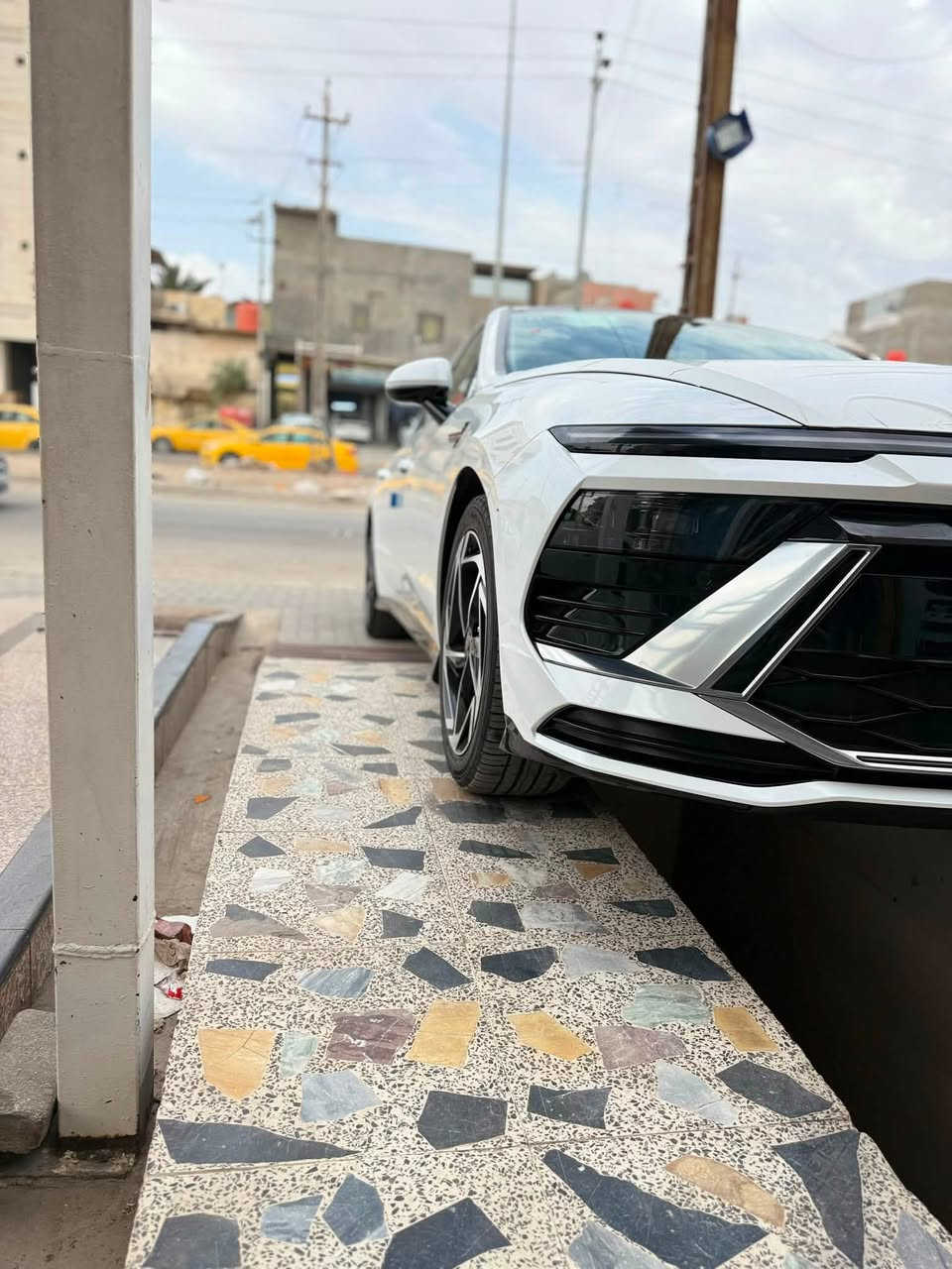 السياره نضيفه جدا بعدها بحاله وكاله
:  كفاله من الصبغ والتبديل 

الموصفات /             36 الف كم 

                                       بنزين ⛽️ 

      • بانوراما

 • إنارة Full LED

 • انارة دخليه محيطية

 • كاميرا

 • حساسات أمامي + خلفي

 • دخول ذكي + تشغيل بصمة + تشغيل عن بعد

 • مرايا كهربائية قابلة للطي

 • بصمتين 

 • مقاعد جلد كهربائية 

 • لد امامي + خلفي

 • شاشتين 12.3 إنج

 • نظام صوت Bose

 • ستارة خلفية 

 • شاحن لاسلكي

 • تكييف أوتو ثنائي

 • كير إلكتروني تعليك

 • رادار + مانع تصادم

 • مثبت سرعة ذكي

 • نقطة عمياء + تحذير خلفي

 • 6 وسائد هوائية

السعر اتصل وبل خدمه 
***********
بصره

