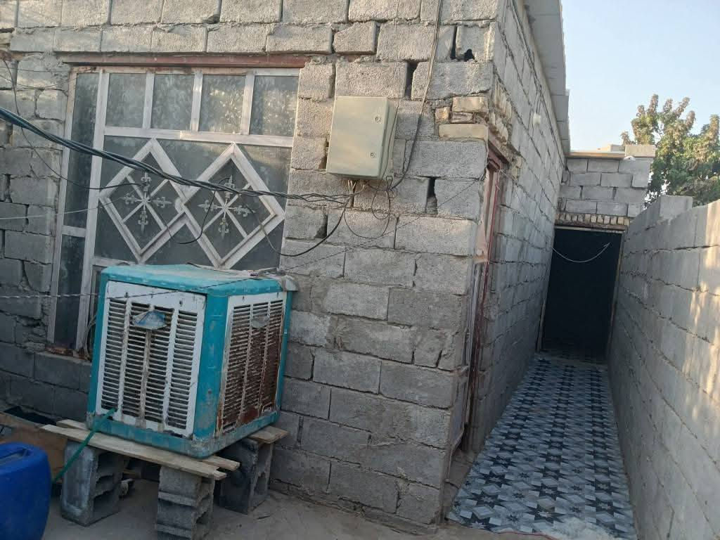 للبيع مشتمل زراعي وجه 5 ونزال 30 و غرفتين مع قطعه مجموعها  300 متر حي الجهاد الزنابره المدرسة الجديده قرب صورة الأمام علي ع شارع بي خدمات ماء ومجاري وكهرباء ***********
