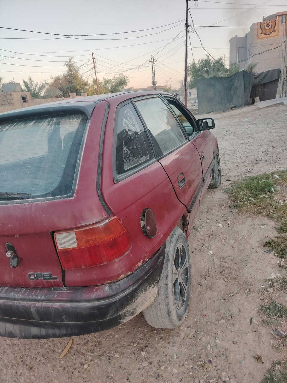 سلام عليكم أوبل استره للبيع  فقط  موديل 93 محرك ١٦ مال كصه كهربايات كلها شغاله رقم الانبار مشروع وطني سنويه  ساقطه صار 4 أشهر سعر 28 بيه مجال المكان سامراء ***********
