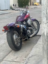 هارلي شادو سلاشر 2006    ماشية 13 الف كيلو كلشي بيها على وضع الشركة من...