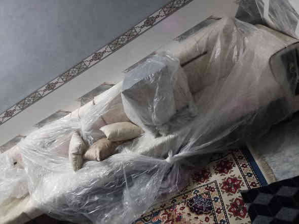 سلام عليكم تخم للبيع  10نفرات ولا واحد كاعد بي جديد من محل للبيت يعني ما مستخدم ابد ويا 3مخدات وطبله وحده  مكاني الحمزه الشرقي سعر 400 الف وبي مجال  
رقمي ***********
