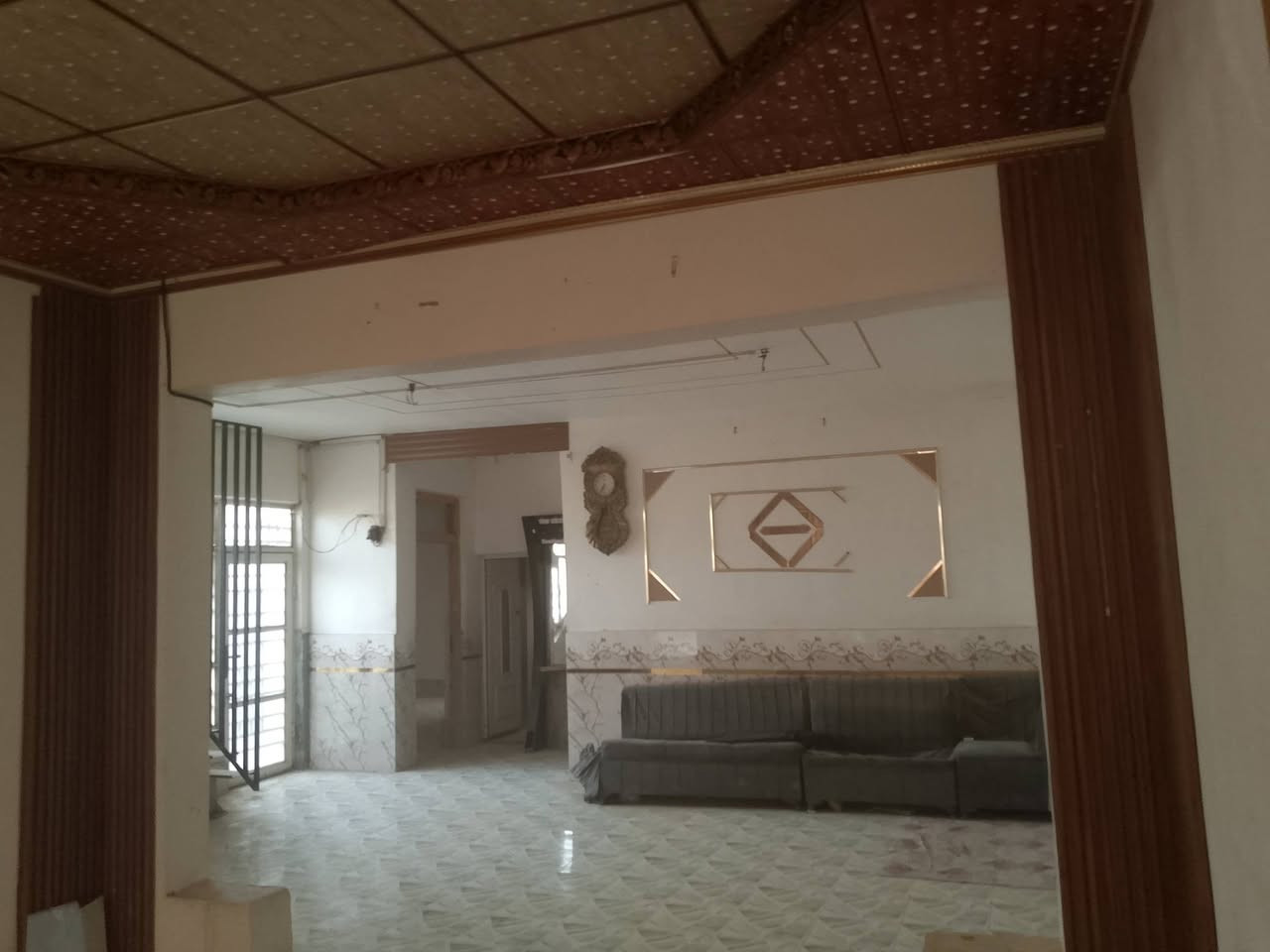 بيت مساحة 200 متر يحتوي على غرفة نوم عدد 2 وهول وستقبال ومسبح  رهن 15 مليون فقط العنوان الكوفه شارع ميثم التمار الصدر الثالثه فرع رقم 9
للستفسار ***********
