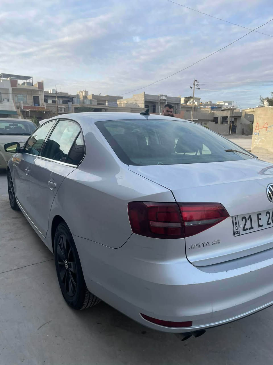 جيتا 2016 SE فول ١/١
سلايد - بصمة- كشنات تدفئة 
السيارة بيها قطع مبدلة شرط مابيها دواخل وايرباك ماطاك كلة بلادي .. 
سيارة بأسمنا وسنوية ورقم جديد ومناقصها برغي شرط
گير ومحرك بلادي شرط ما مفتوح بحالة ممتازة
السعر 113 ومجال 
*********** كركوك, العراق
