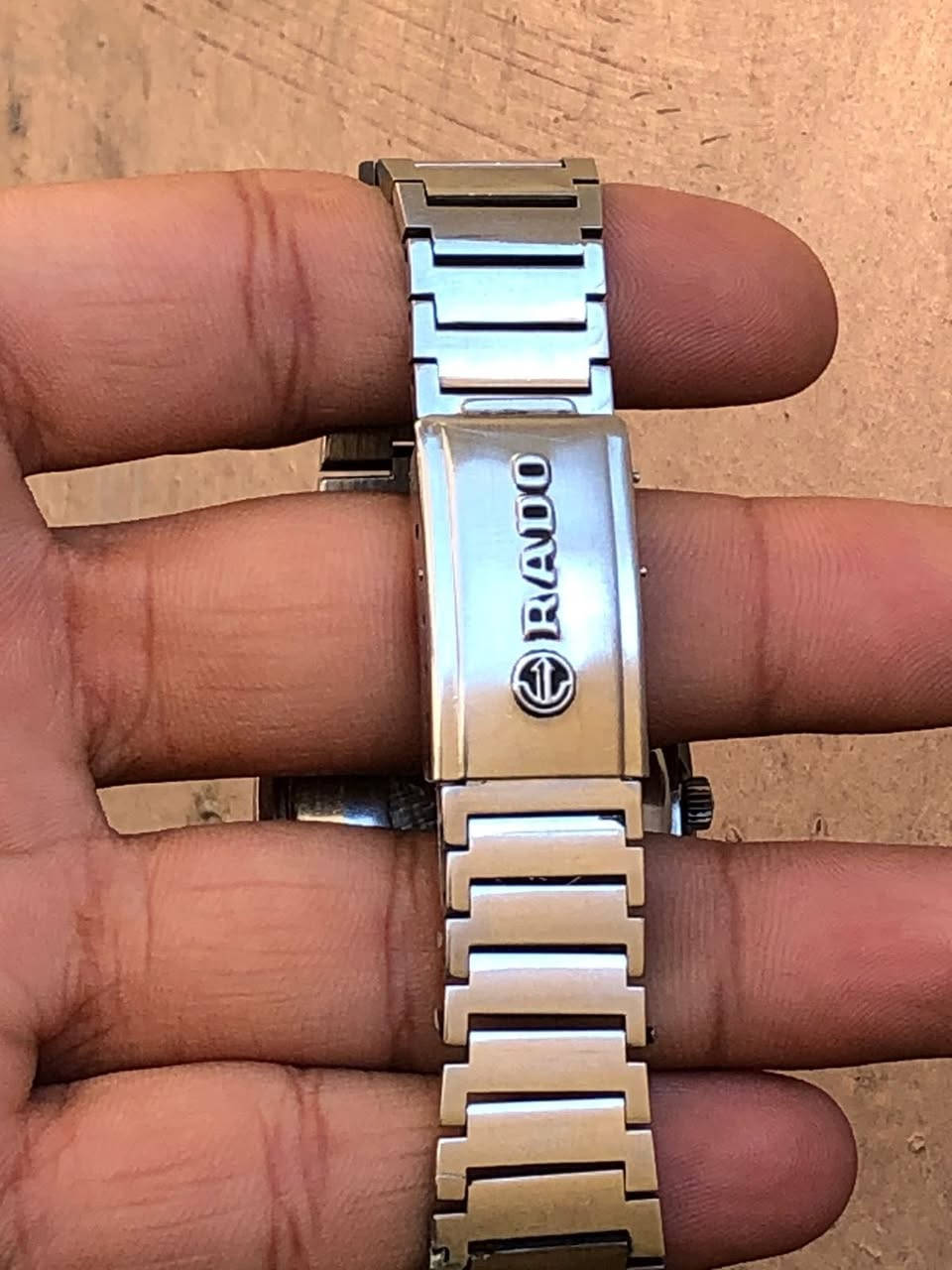 السلام عليكم 
رادو اوتماتيك سويسري 
نافذه تاريخ يومي واسبوعي 
القطر 38 موديل الثمانينات 
الساعه بلادي نظيفه 
السعر 200 دولار 
يوجد توصيل


**إذا كنت صاحب هذا الإعلان وتريد حذفه لأي سبب، رجاءا أرسل رسالة إلى الدعم الفني**