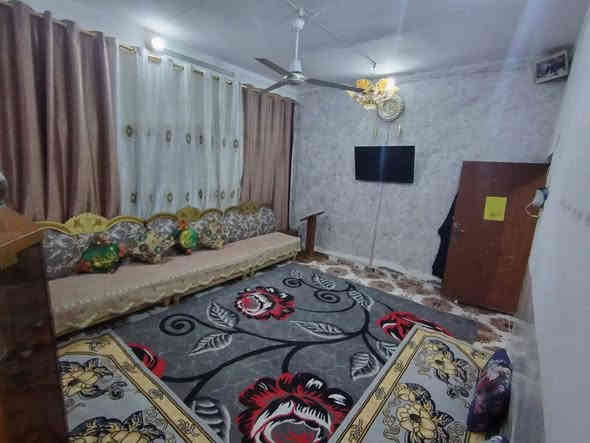 السلام عليكم
مشتمل مساحته ١٠٠ م مربع  طابقين ثلاث غرف نوم استقبال هول مطبخ سيرميك مجاري كامله ومرقم من قبل البلديه العنوان حي الحكيم نزله عميد جادر  يبعد عن الشارع العام ٧٠٠ متر قرب المختار
السعر ٤٥ مليون  للاتصال***********
