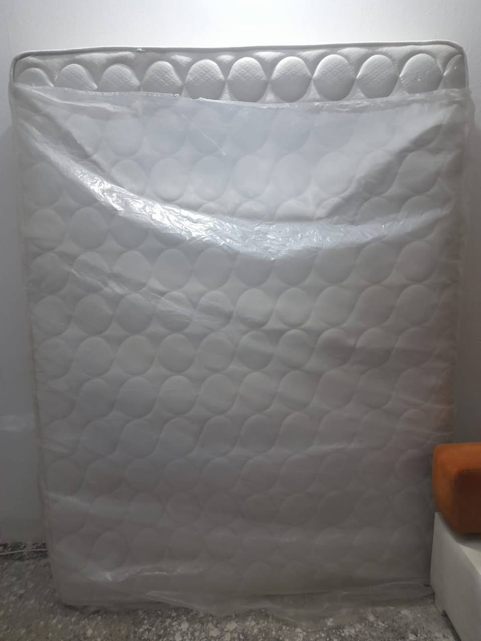 سلام عليكم
دوشك نفرين ممستعمل فقط مفتوح من جيس طلع مو على كد جربايه شرط منازل  يعند جديد لوك 

: ارتفاع 18 سانتيم
: طول مترتين
:  عرض 155 

مكان ديالى  سعر 80 و بي مجال 

تواصل  على صقحه او واتساب ***********
