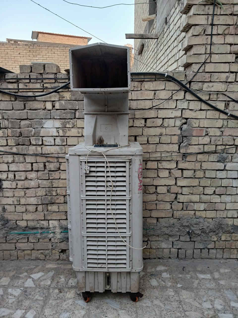 كنفيره حجم كبير 70 شغاله تشتغل ثلاث سرع والواتر بم هواها ثلج ايخبل بيها فطر زغير بالحوض ولاحميه بعصارة خبط كلش قوية ما يذب قطرة مي سعرها ٢٥٠ ألف مكاني بغداد بالامين الثانيه واكو توصيل وعالفحص شاهد الصور بتركيز


**إذا كنت صاحب هذا الإعلان وتريد حذفه لأي سبب، رجاءا أرسل رسالة إلى الدعم الفني**