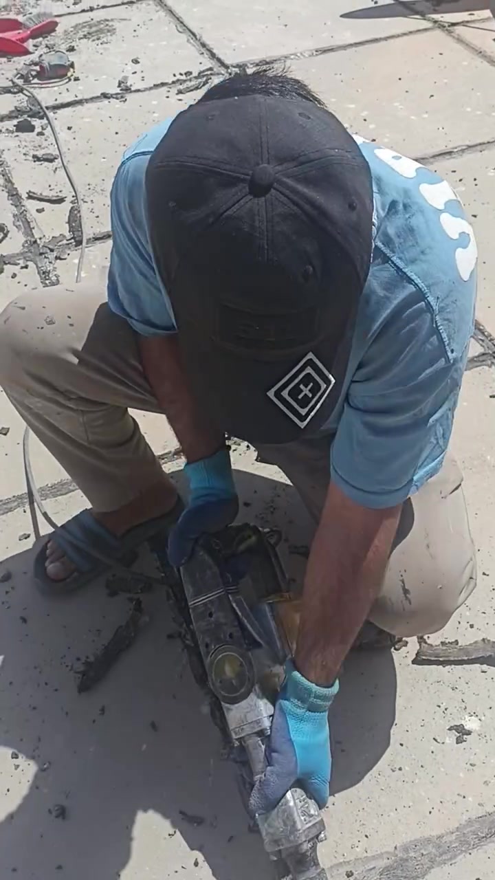 كادر كامل +بناء +ماستك +صبغ بيوت +لبخ +تأسيس مجاري +كهربائيات +طبك كاشي شتايكر +تفليش +شغل فرمستون  +  نجاره   كرسته وعمل ***********
