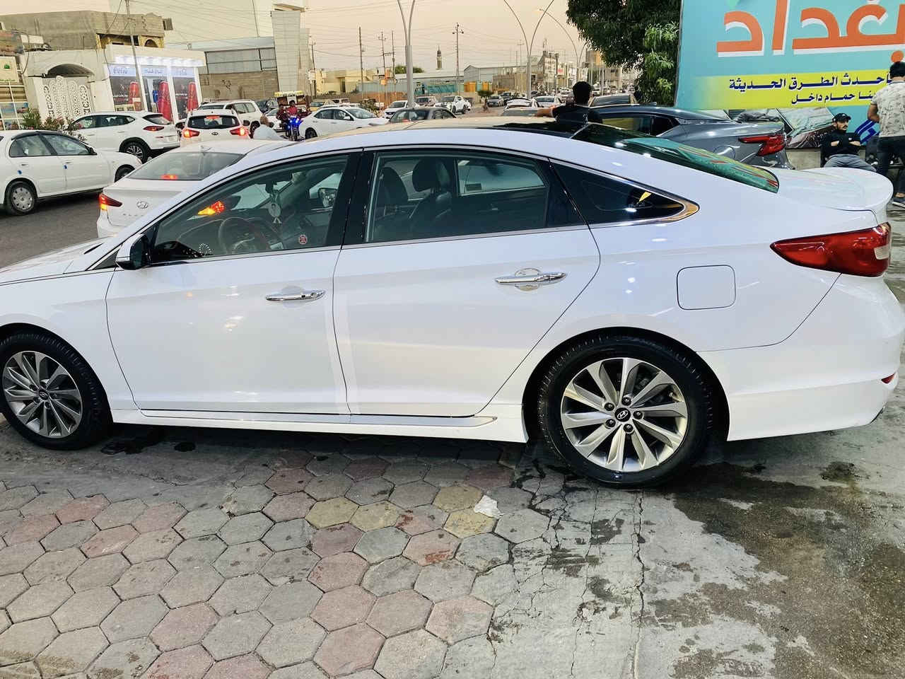 السلام عليكم
اللَّهُمَّ صَلِّ عَلَى مُحَمَّدٍ وَعَلَى آلِ مُحَمَّدٍ

للبيع ……
سوناتا 17 فول الفول اعلا فئه بلسوناتا Sport Tech (لمسه رياضية ' تكنولوجيا الرياضية ) 
*بنوراما 
*بصمه تشغيل وبصمات ابواب 
*شاشه كبيره تحكم لمس
*تحكم ستيرن + مثبت سرعه
*بيها سماعات دمام Dimension اعلا صوت 
*تدفئه كشنات مقاعد اماميه خلفيه تدفئه مقود 
*رادارات
*نقطه عمياء بالمري رادار
*أشارات بالمري
*بصمة ابواب
*ترحيب ولدات ابواب
*حساس خلفي
*جنطه فتح ذكي تلقائي عند الاقتراب
*تحكم كراسي
*تبريد تدفئه منفصل 
*حساسات 
*3 انظمه قيادة
*بگ لايت بقلاوه
*لد نهاري  
(مواصفات مفوله)
مكفوله كفاله عامه عدا الدعاميه هذا ضررها وعندي انضرب باب عكس السائق وبدلته بلادي والباب المضروب موجود.وتكحيل كد الاصبع بلبنيد غير هيج كفاله مواصفاتها 1/1  
حره باسمي تحويل ثاني يوم رقم أنبار
مكان الرمادي 
***********
